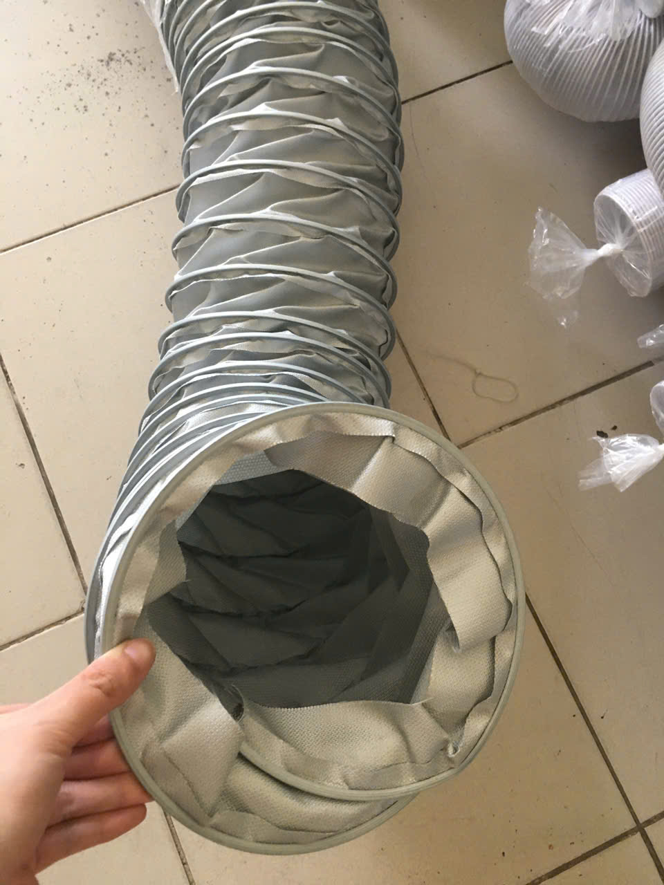 Ảnh cuộn ống gió vải chống cháy thực tế 3