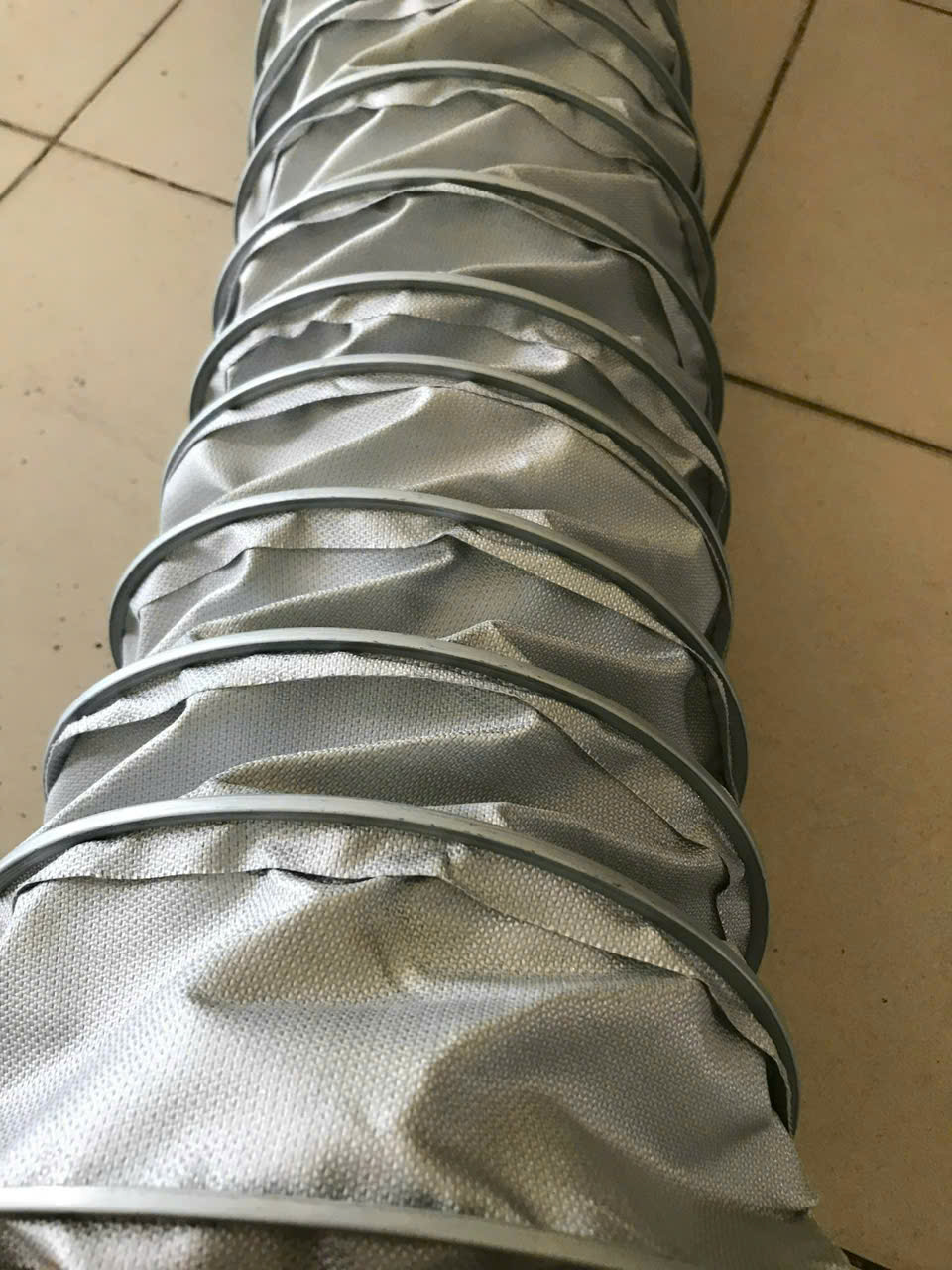 Kho hàng ống vải mềm chống cháy đầy đủ phi tại Uy Vũ