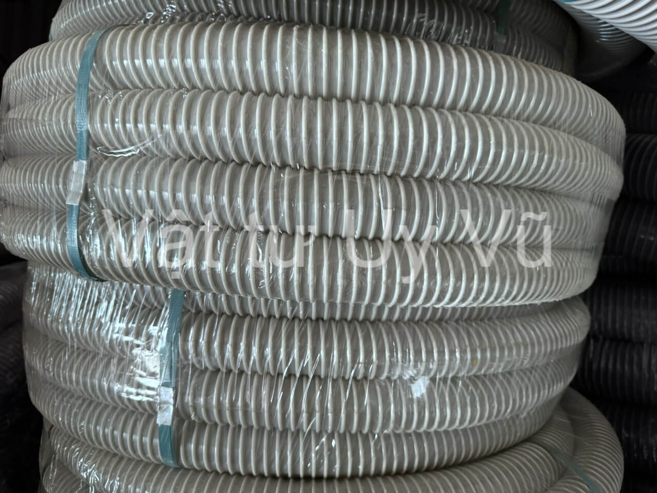 Nguyên nhân ống hút bụi gân nhựa bị gãy.