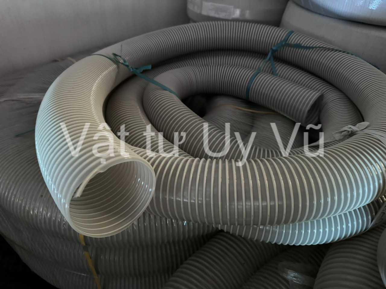 Tiêu chí quan trọng khi chọn mua ống hút bụi gân nhựa phi 100