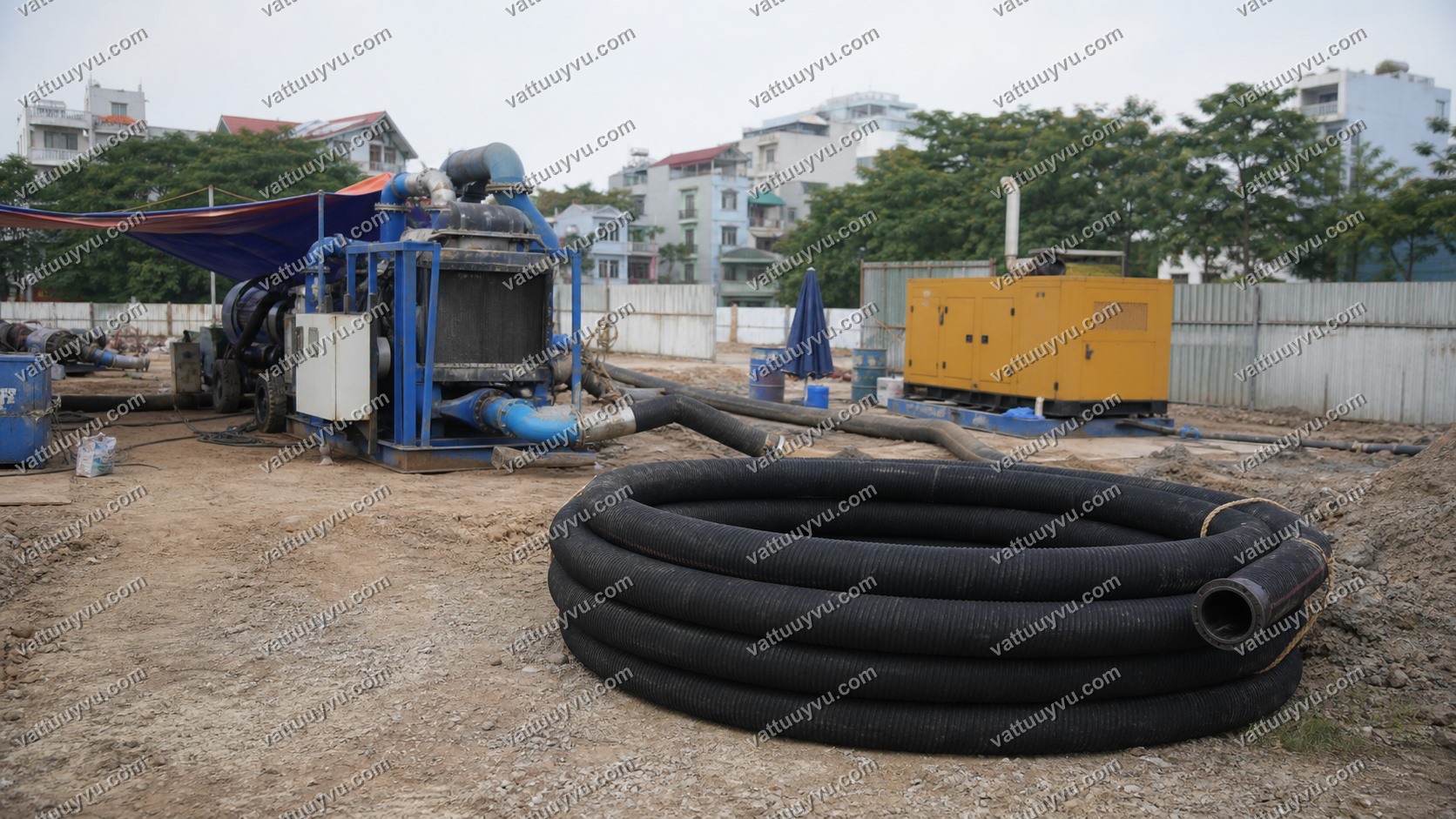 Ống cao su lõi thép chuẩn bị cho công trình bơm vật liệu