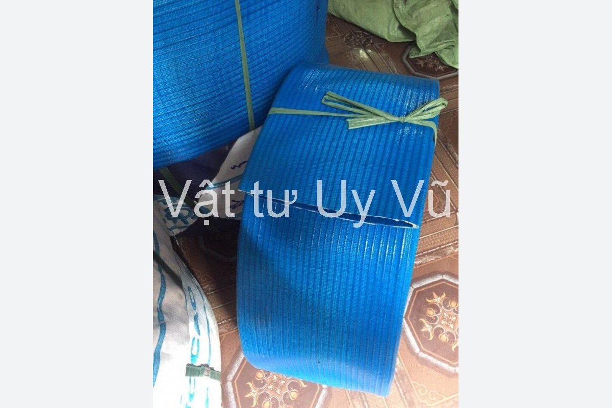 Ảnh tham chiếu các cuộn ống bạt xanh phủ PVC dạng dải xẹp