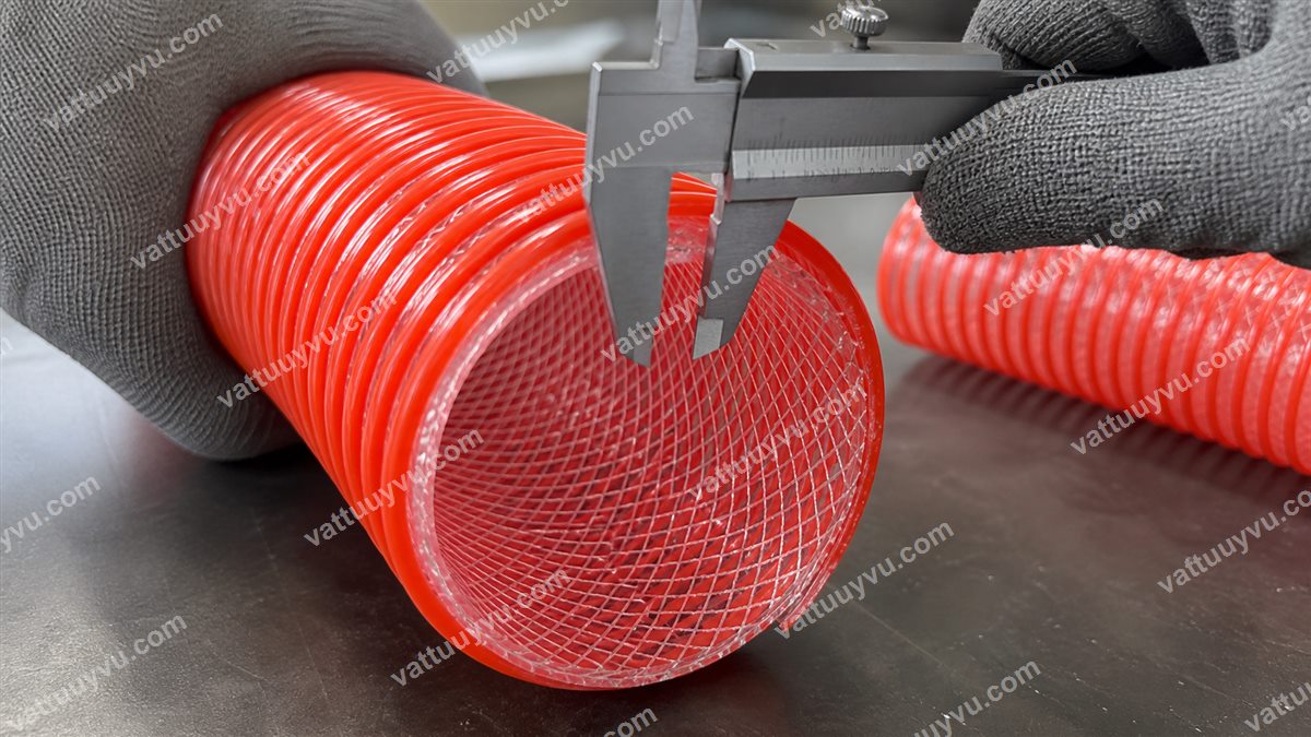 Kiểm tra miệng cắt và độ dày ống gân cam D100 trước khi báo giá