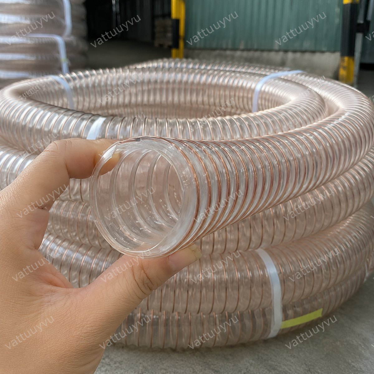 Ống hút bụi PU lõi đồng phi 50mm chống tĩnh điện - ảnh thực tế cuộn ống PU lõi đồng