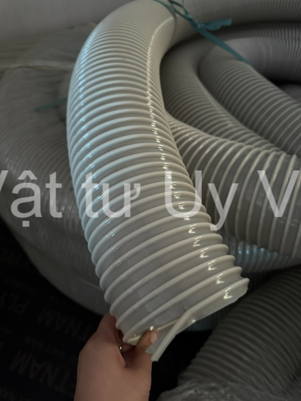 Ống hút bụi gân nhựa là gì?