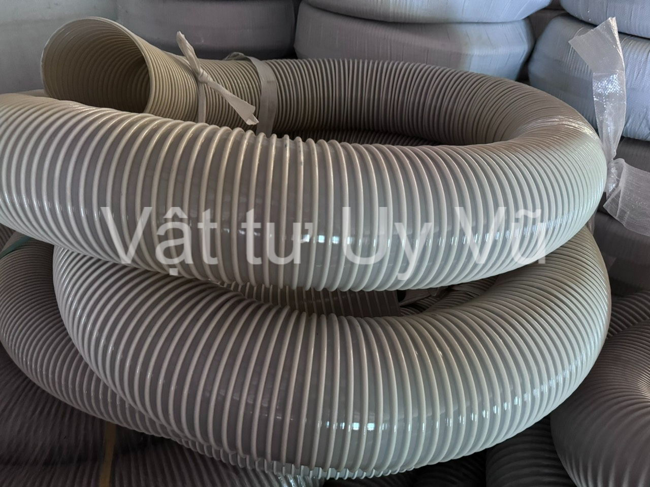 Nên mua ống hút bụi gân nhựa nên chọn phi bao nhiêu?