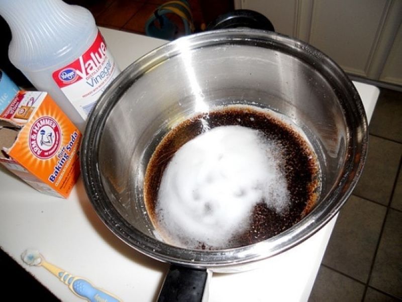 Baking soda và coca là chất tẩy an toàn và hiệu quả.