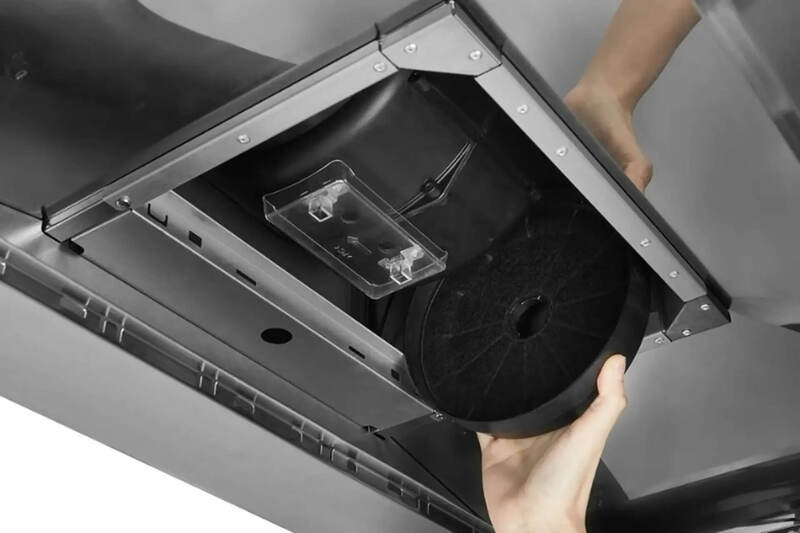 Bộ lọc than hoạt tính hấp thụ mùi hôi và chất độc hại.